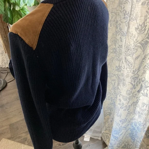 J. Crew Woodsman Sweater 100% Cotton and Leather Suede Shoulder Patches Sz S - Picture 2 of 8